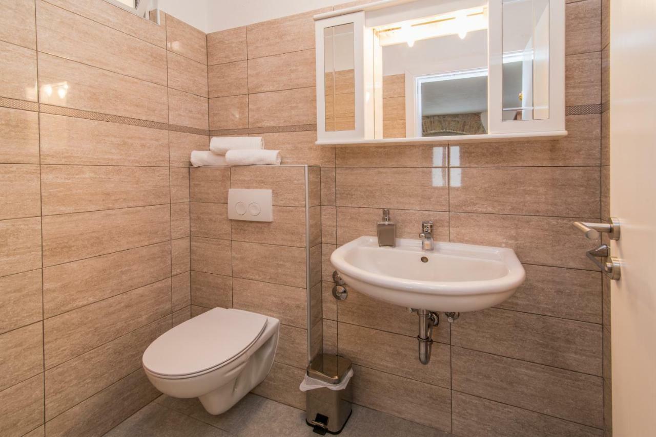 Tara Apartman